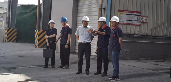 集團公司黨委委員、股份公司黨委書記、總經(jīng)理蔣培進到建材公司調(diào)...